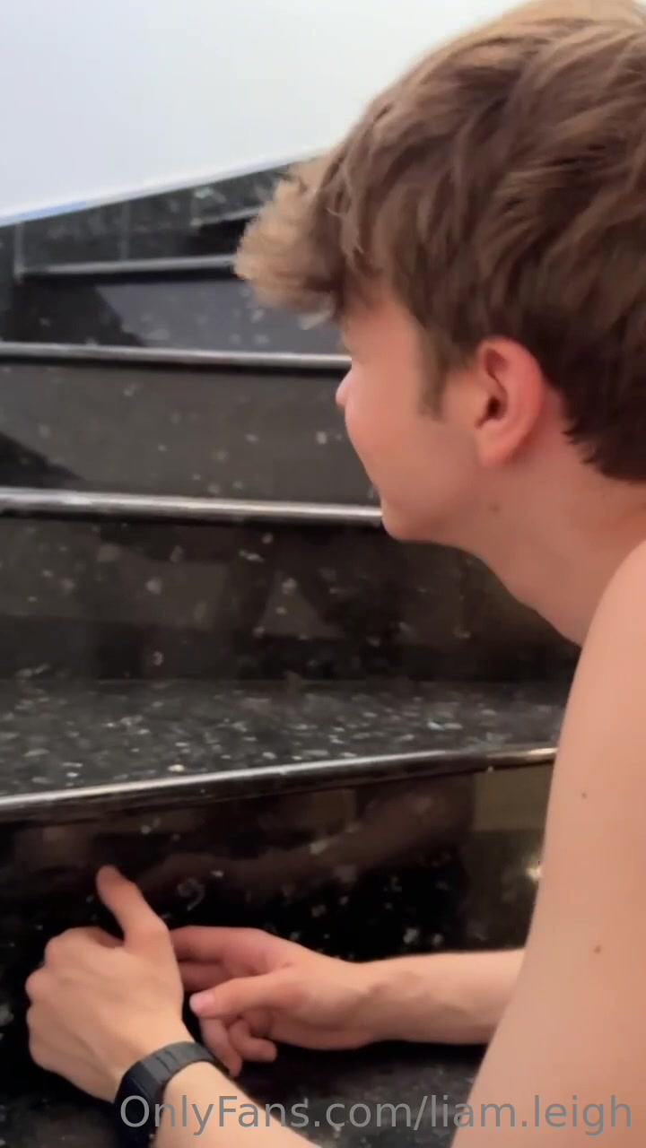 Showing off my young twink hole - Liam Leigh (liam.leigh)