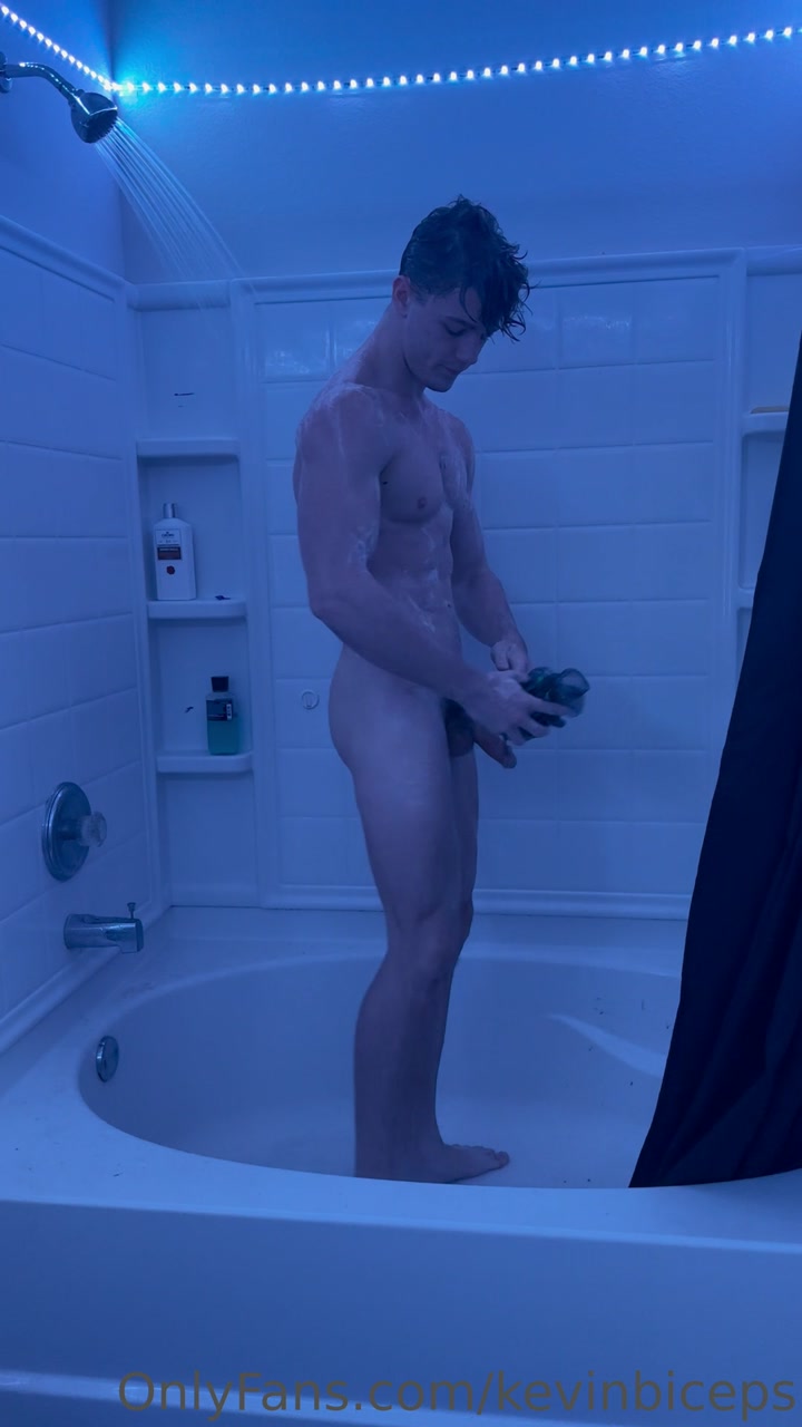 Showing off my naked fit body while having a shower - Cody Ferguson (kevlarlifts)