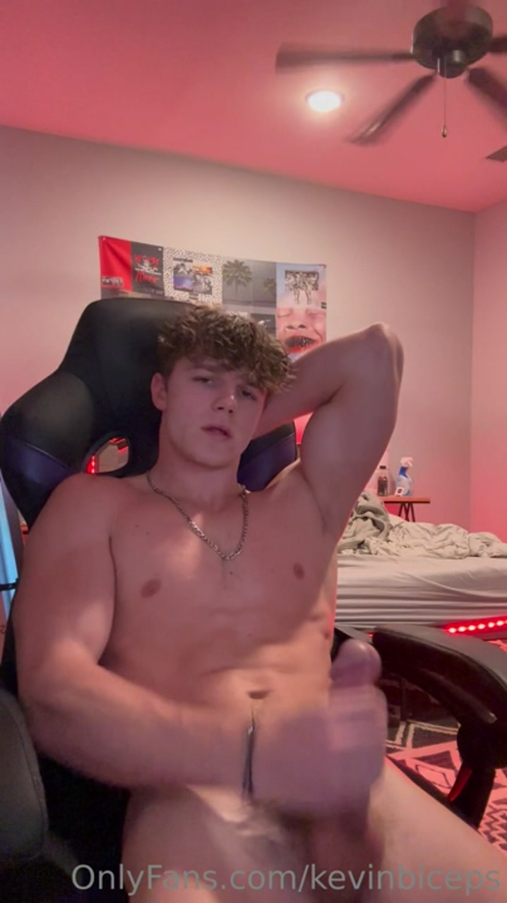 Late night jerk off - Cody Ferguson (kevlarlifts)