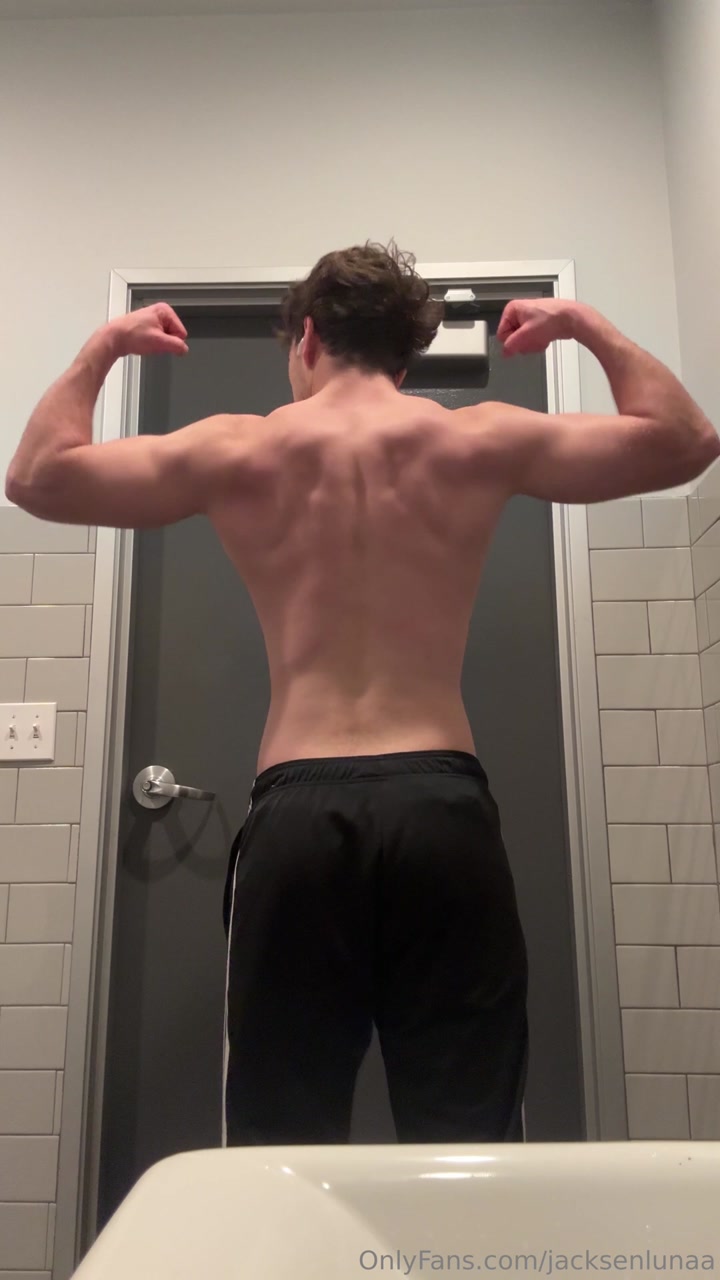 Flexing and showing off my back - Jacksen Luna