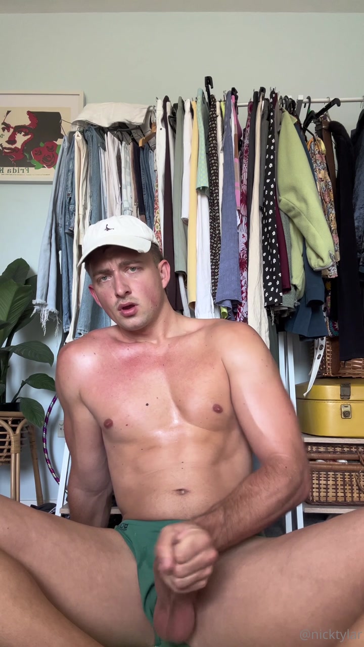 Jerking off after being at the beach